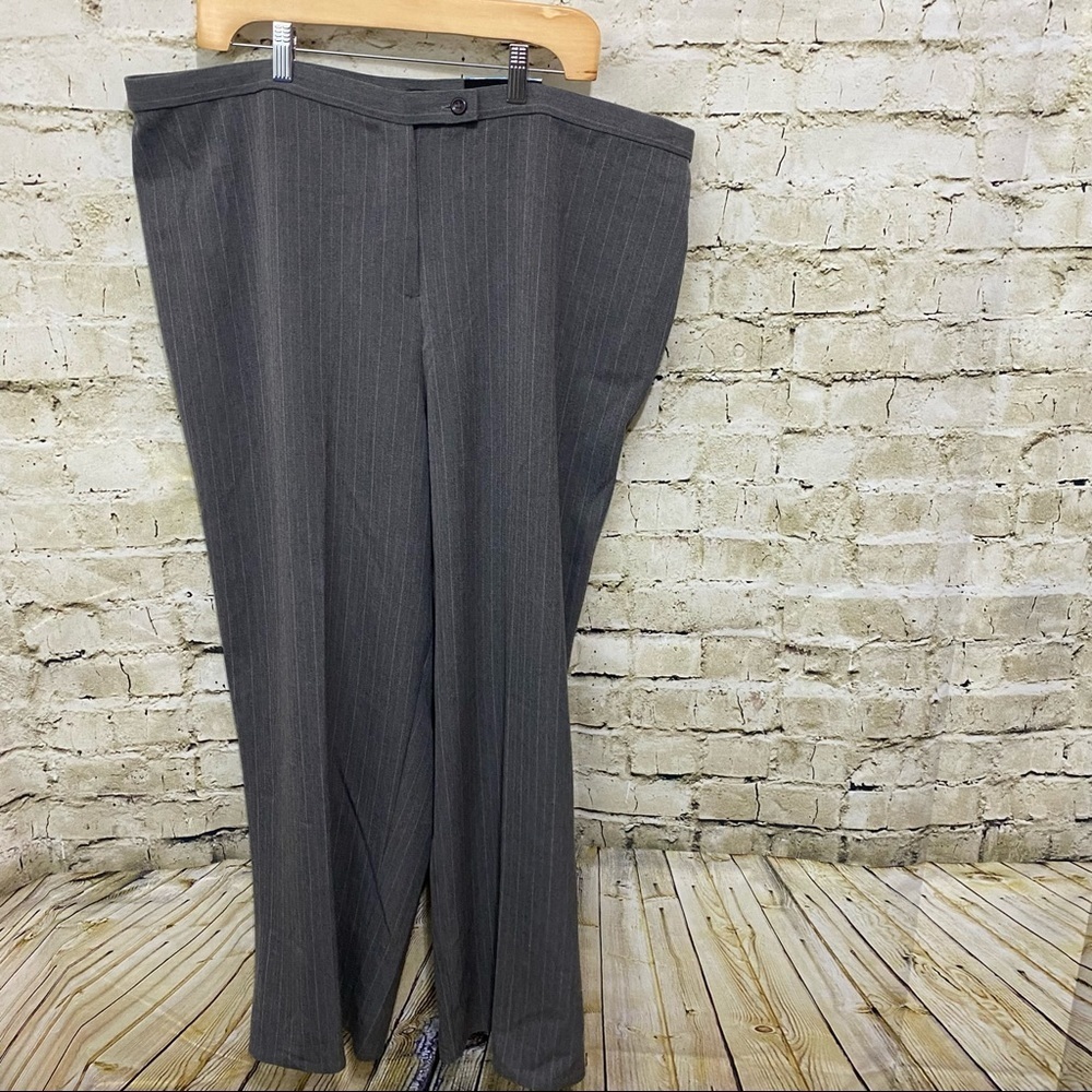 NWT White Stag Gray Pink Pin Striped Easy Fit Dress Pants